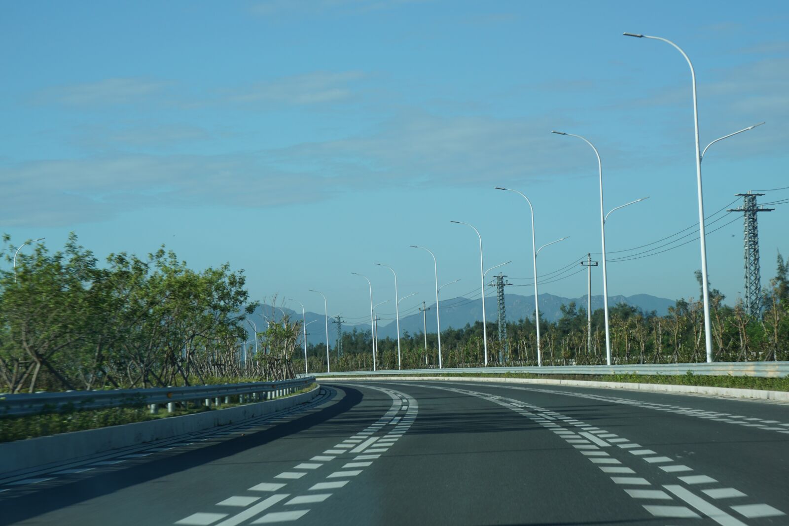 Sony E 55-210mm F4.5-6.3 OSS sample photo. Road, trip, highway photography