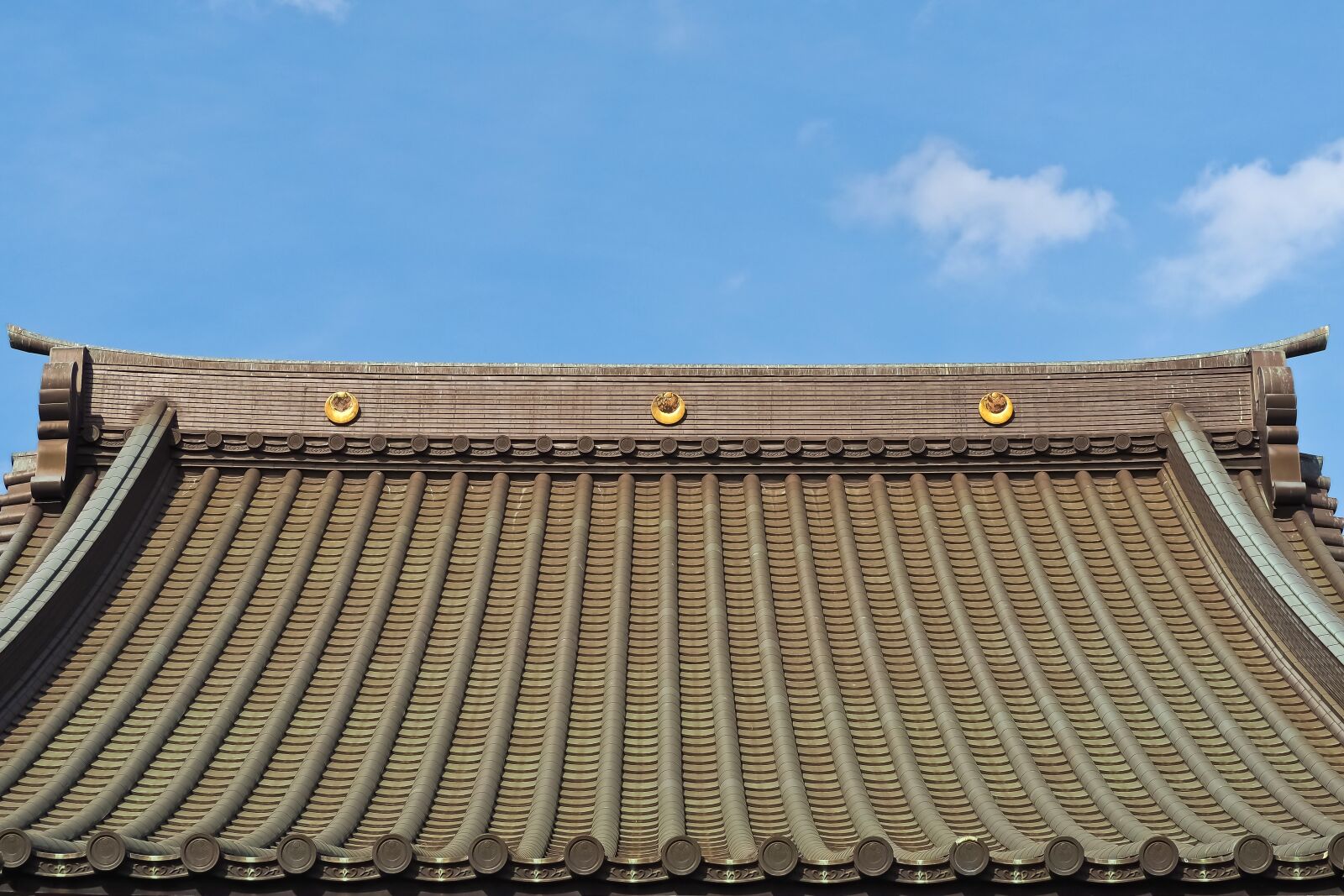 Olympus OM-D E-M10 sample photo. Architecture, roof, detail photography