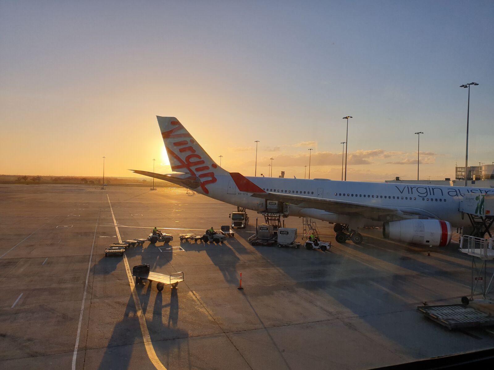 Samsung Galaxy S9 sample photo. Travel, airport, aircraft photography