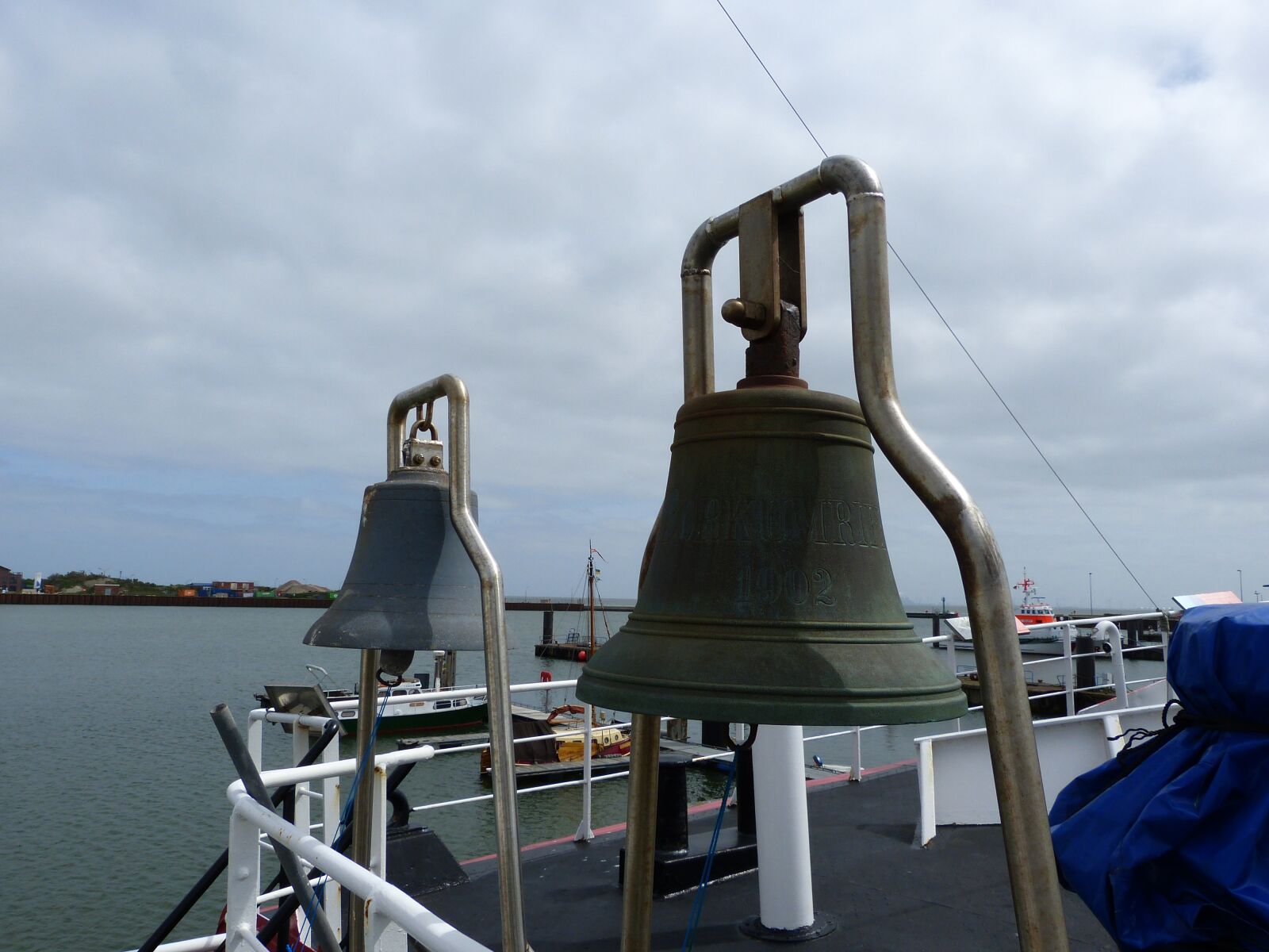 Panasonic Lumix DMC-FZ150 sample photo. Ship bell, acoustic signal photography