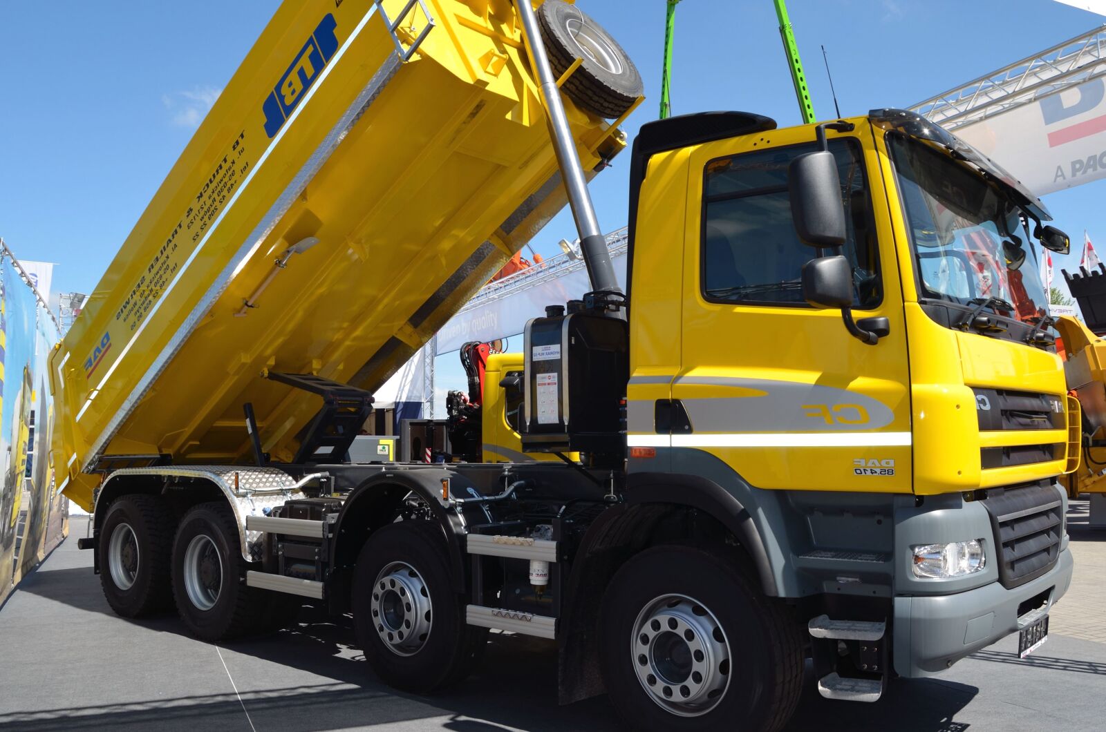 Nikon D5100 sample photo. Truck, vehicle, hydraulics, mechanics photography