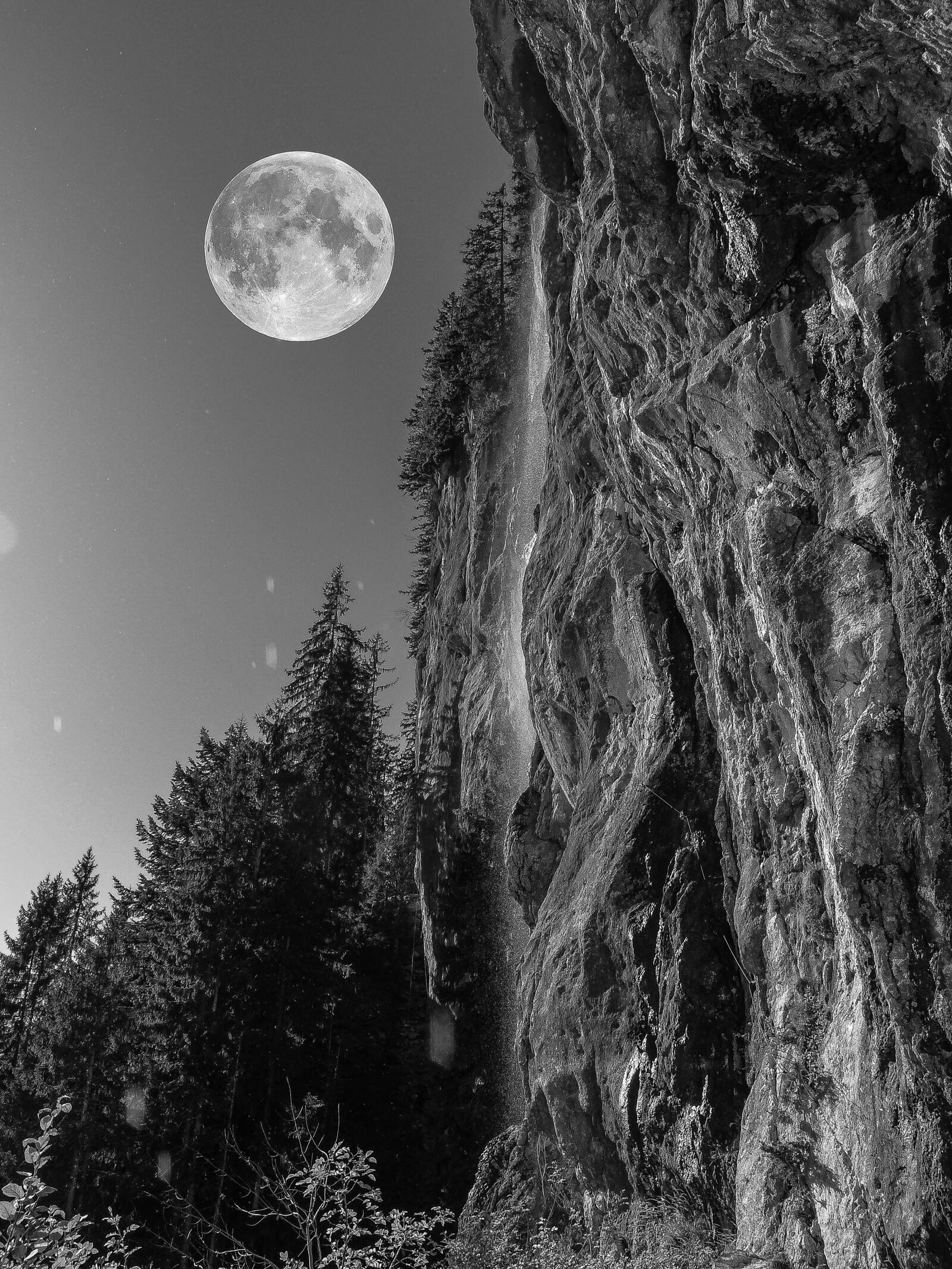 Panasonic Lumix DMC-FZ200 sample photo. Full moon, night, rock photography