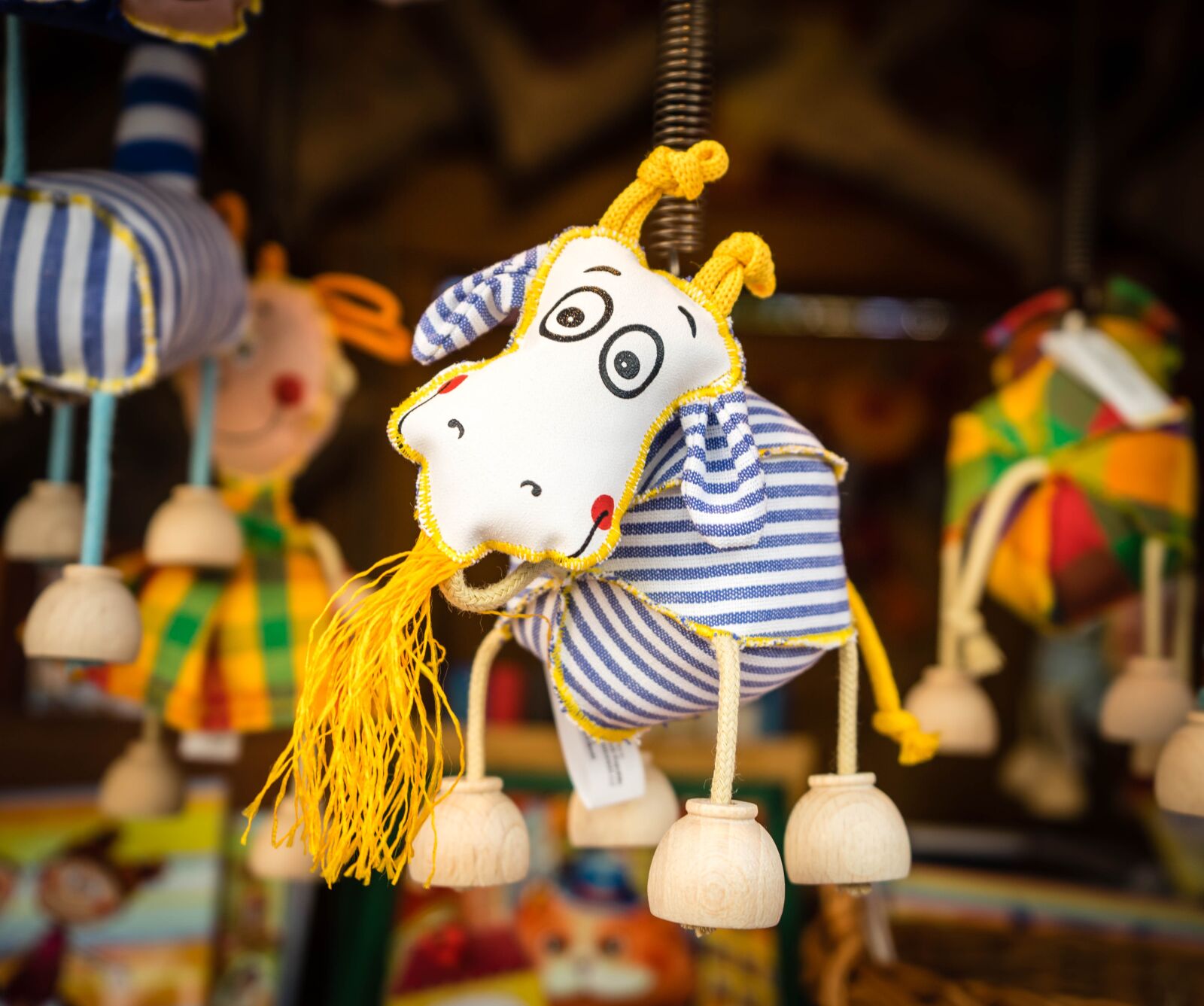 Sony a7 II + Sony FE 28-70mm F3.5-5.6 OSS sample photo. Christmas market, toys, tinker photography