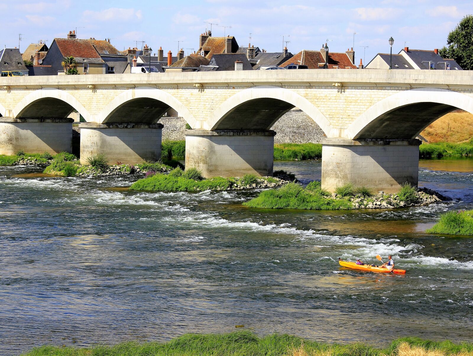 Canon EOS 550D (EOS Rebel T2i / EOS Kiss X4) sample photo. Loire, river, waters photography