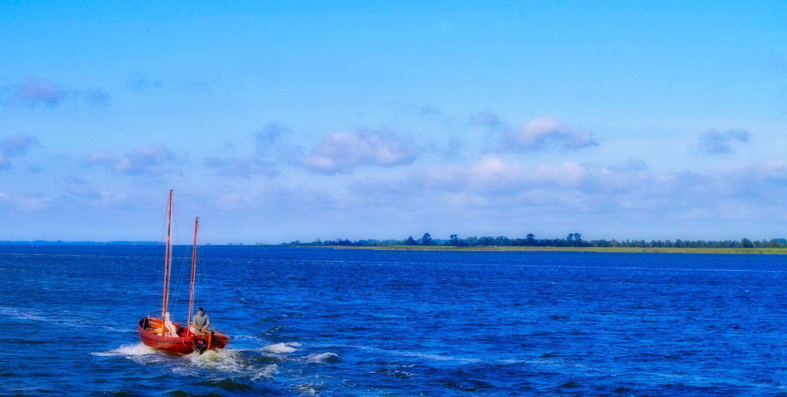 Pentax K-30 sample photo. Boat, sea, wide photography