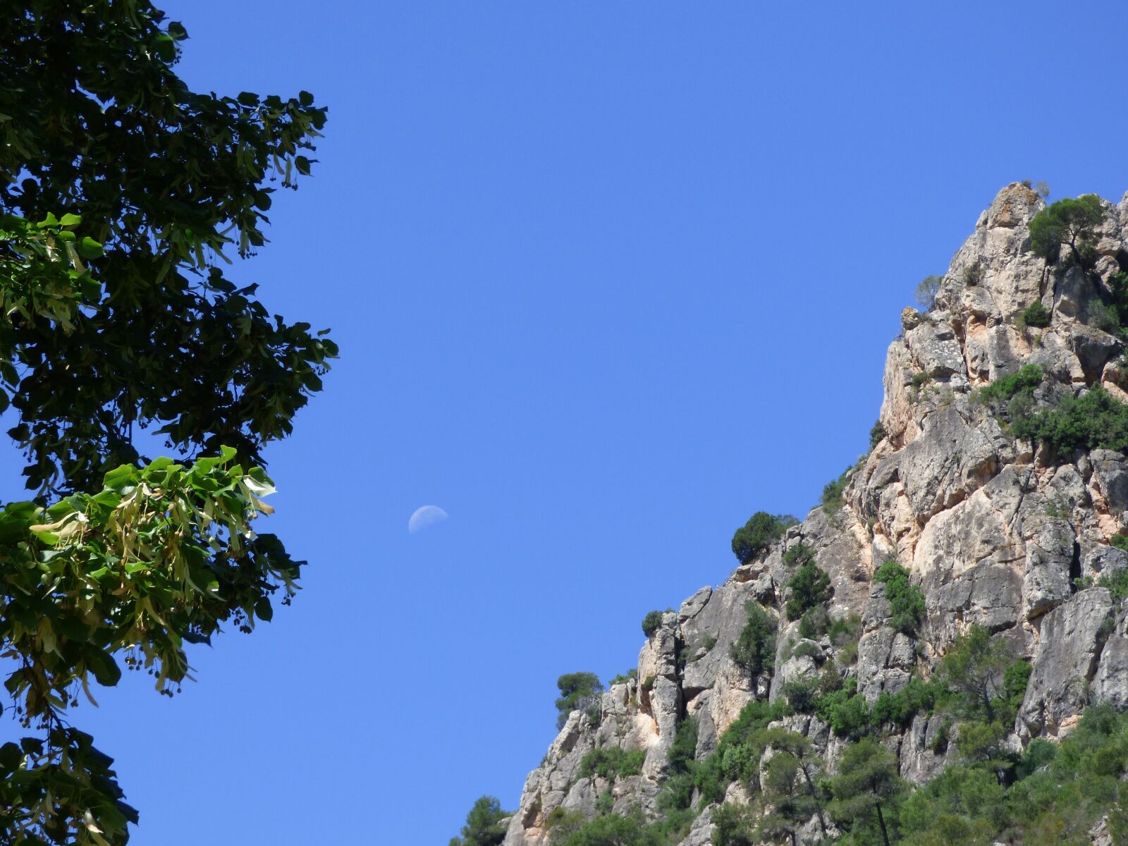 Panasonic Lumix DMC-FZ70 sample photo. Mountain, rocks, sky photography