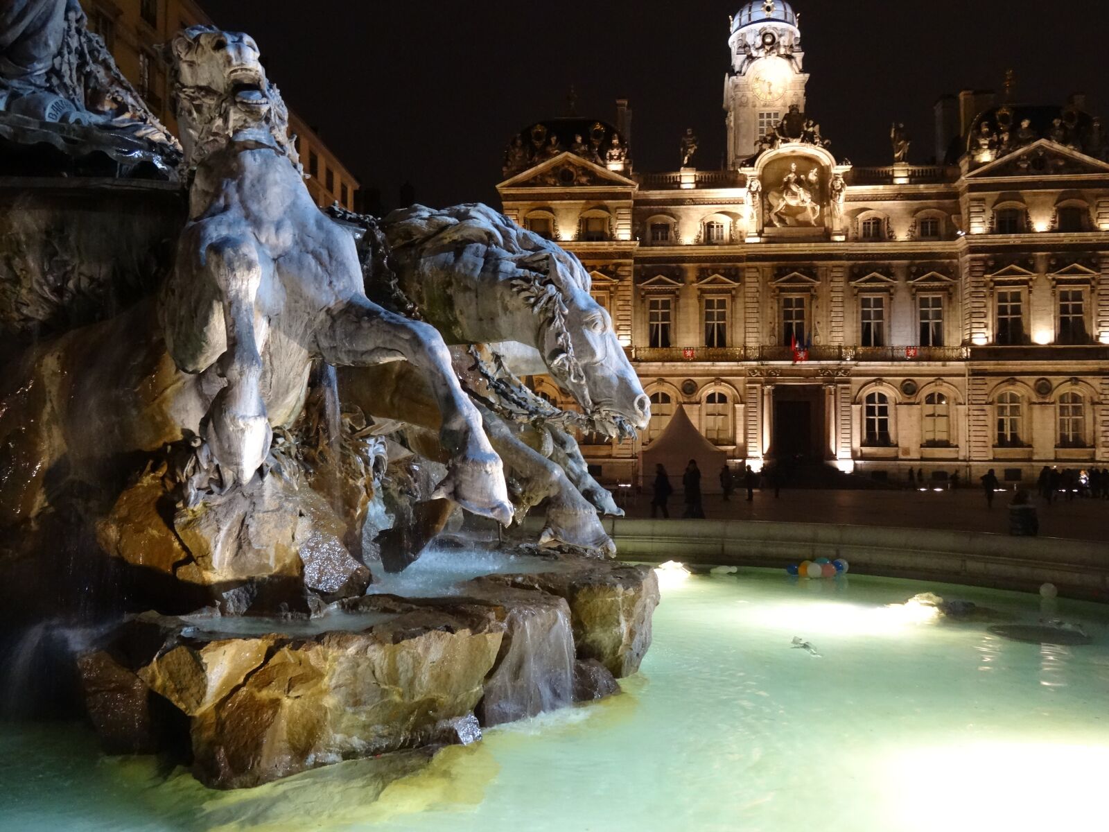 Sony DSC-HX50 sample photo. Lyon, place potting soils photography