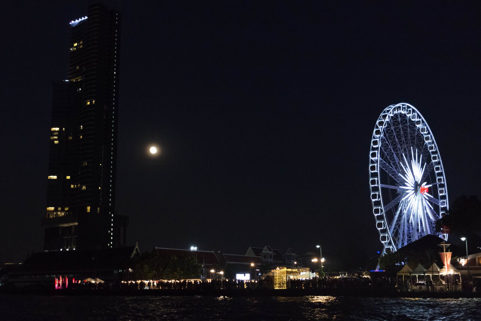 Nikon D7200 sample photo. Building, light, ferris wheel photography