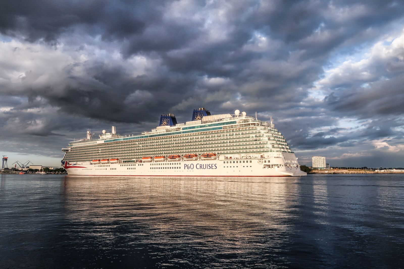 Canon PowerShot G7 X Mark II sample photo. Cruise ship, britannia, baltic photography