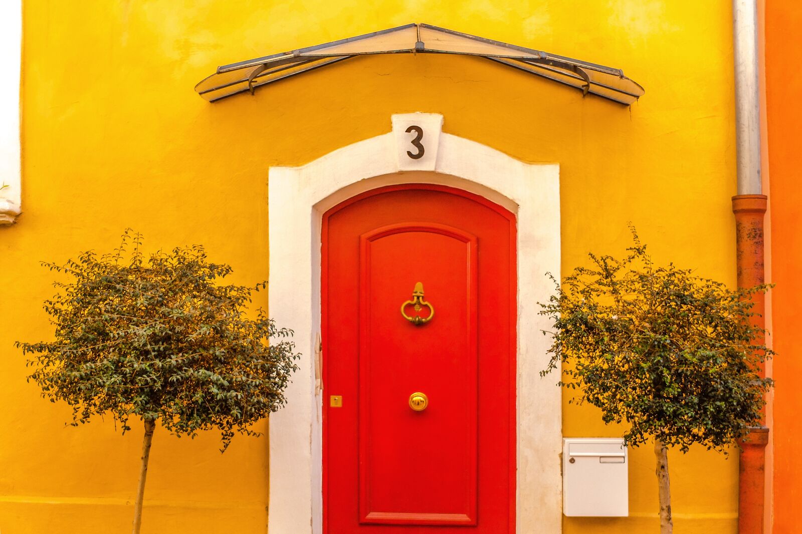 Fujifilm X30 sample photo. Door, wall, red photography