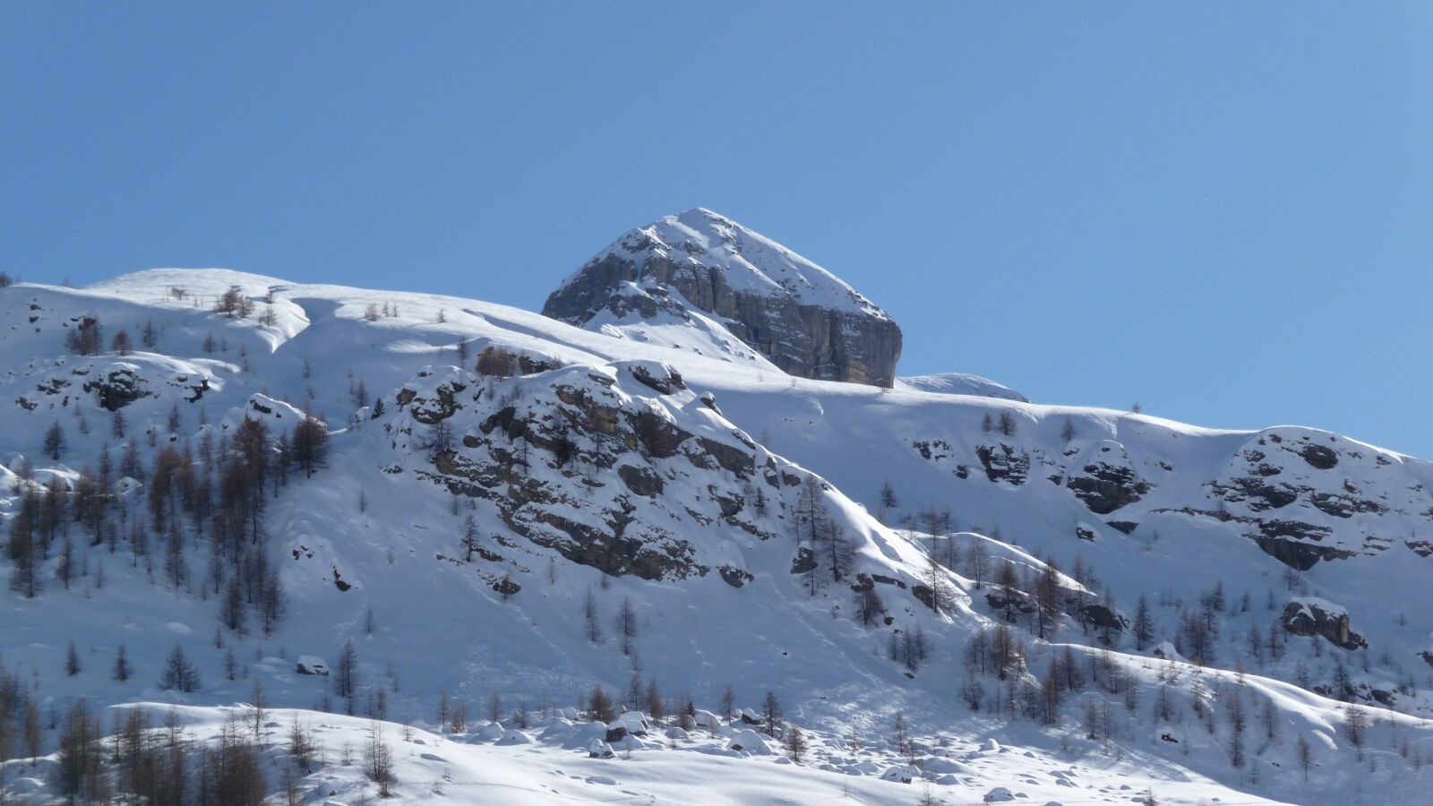 Panasonic Lumix DMC-TZ5 sample photo. Mountain, snow, hiking photography
