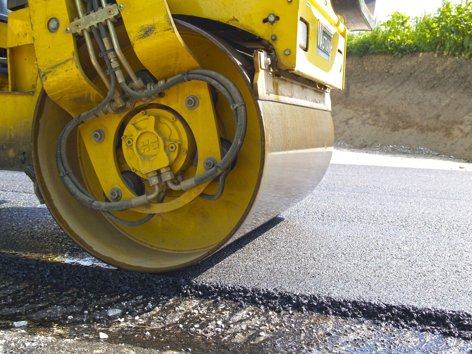 Olympus E-300 (EVOLT E-300) sample photo. Roll, road construction, work photography
