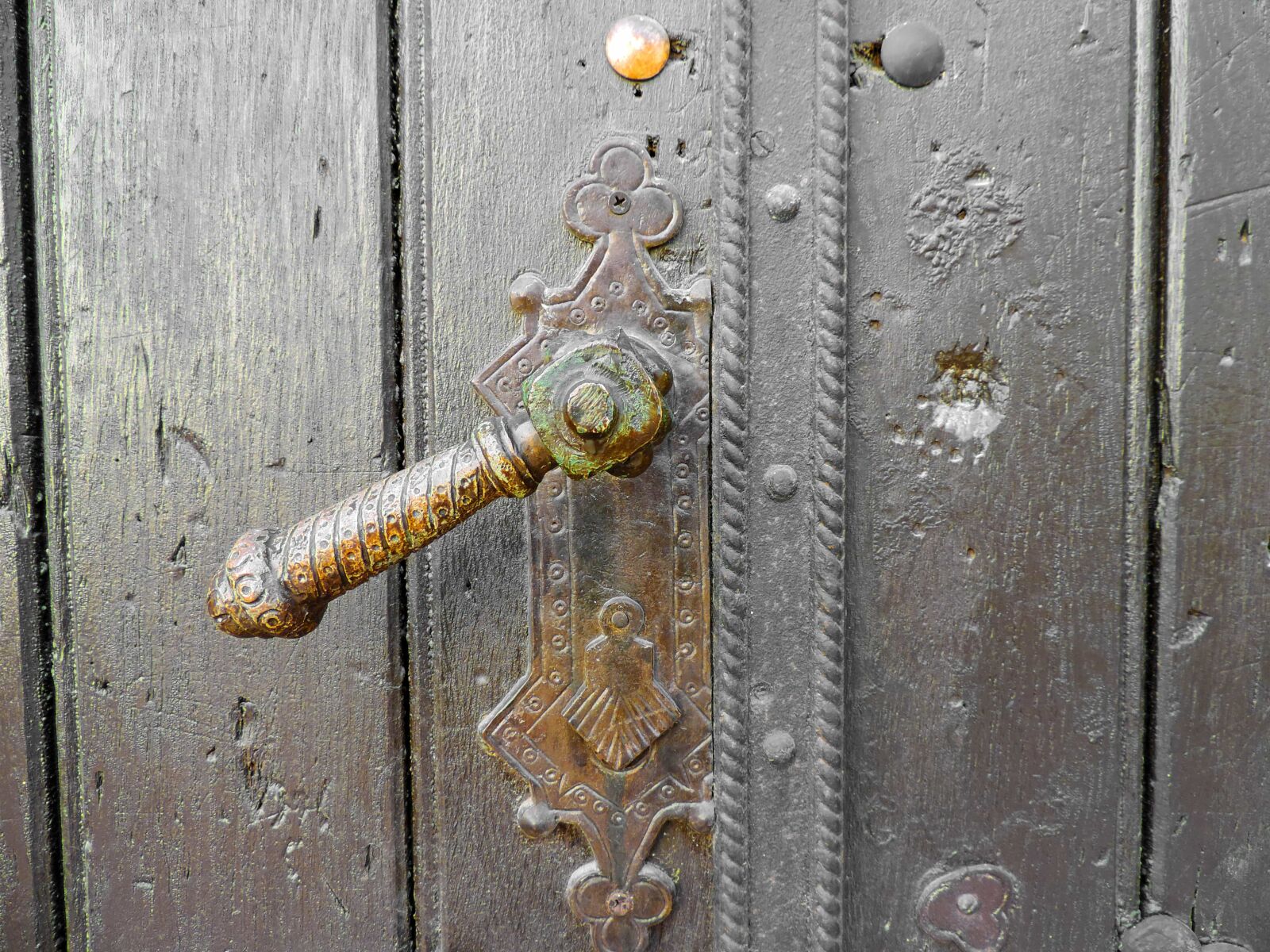 Nikon Coolpix P520 sample photo. Arabesque, baroque, front door photography
