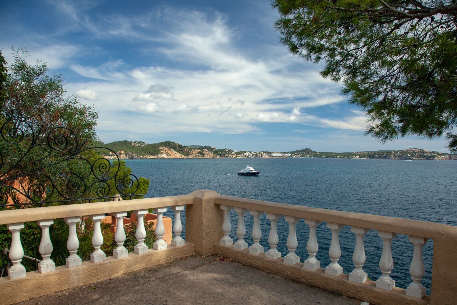 Canon EOS 5D Mark II sample photo. Sea, sky, paguera photography