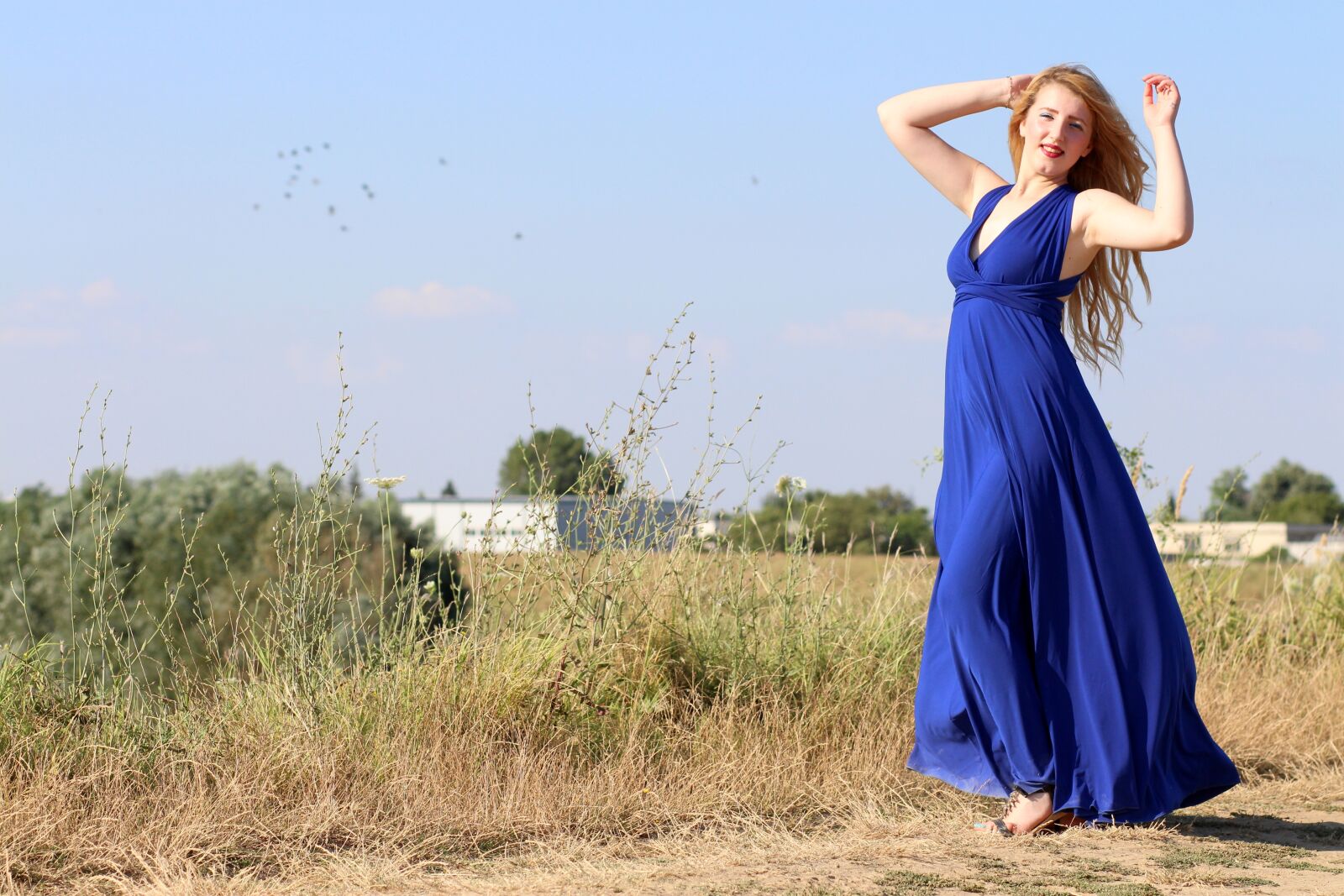 Canon EOS 700D (EOS Rebel T5i / EOS Kiss X7i) + Canon EF 85mm F1.8 USM sample photo. Girl, dress, blonde photography