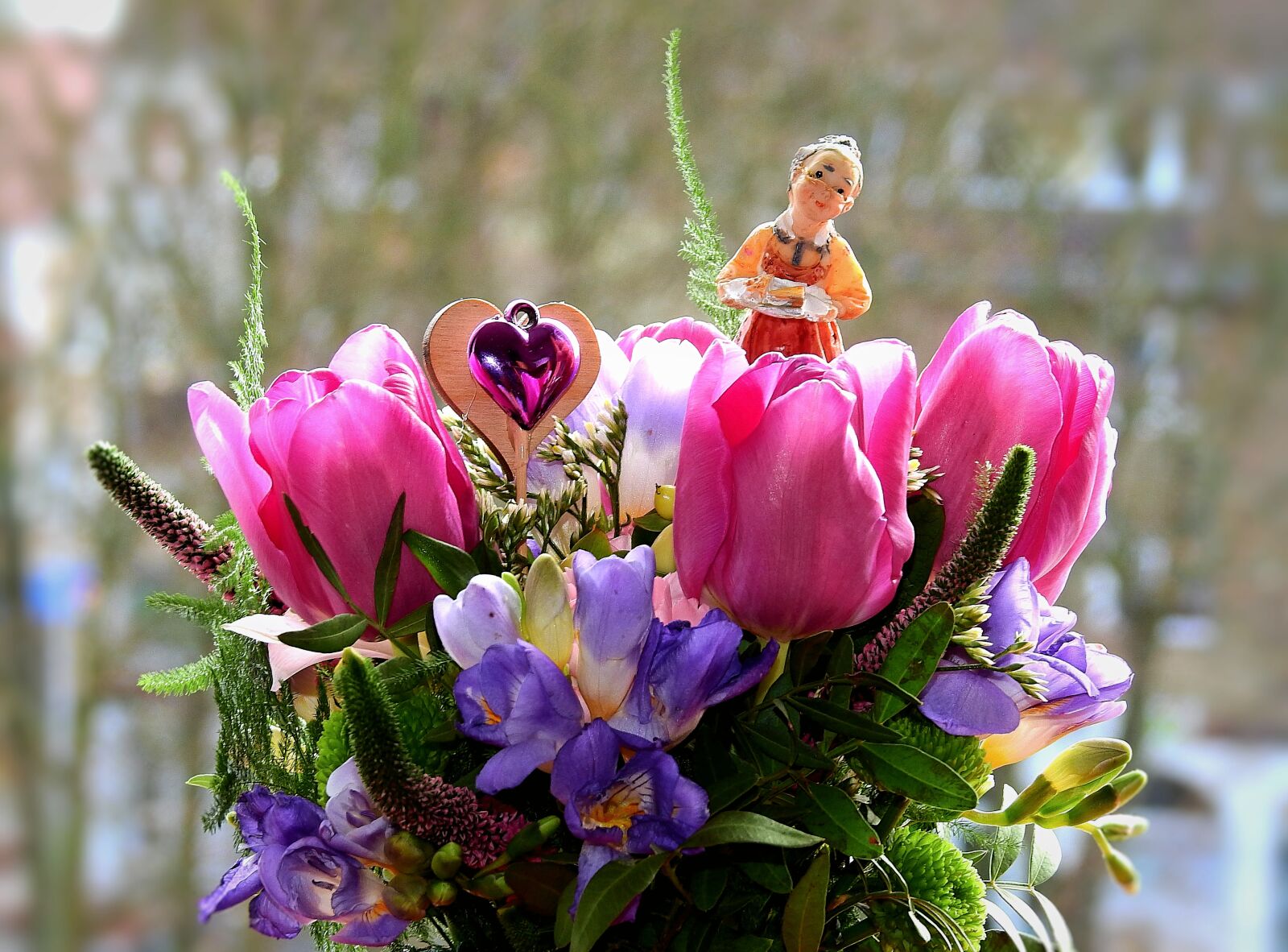 Nikon Coolpix P900 sample photo. Bouquet, heart, grandmother's day photography
