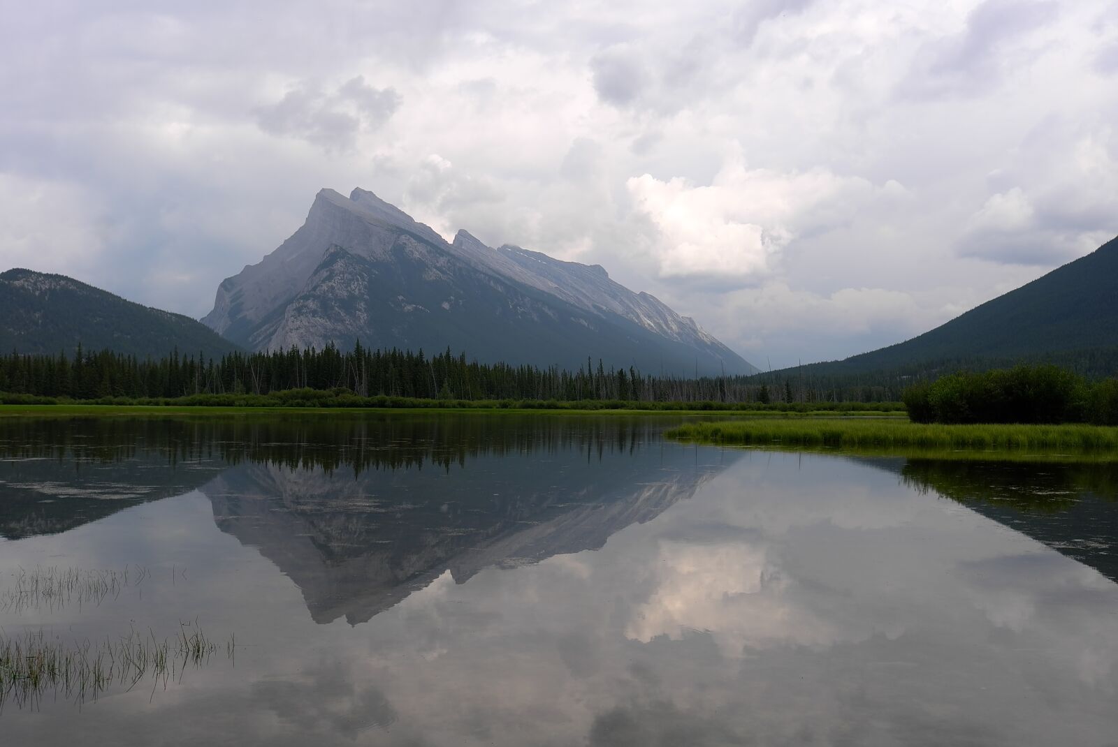 Leica X1 sample photo. Lake, water mist, scenery photography