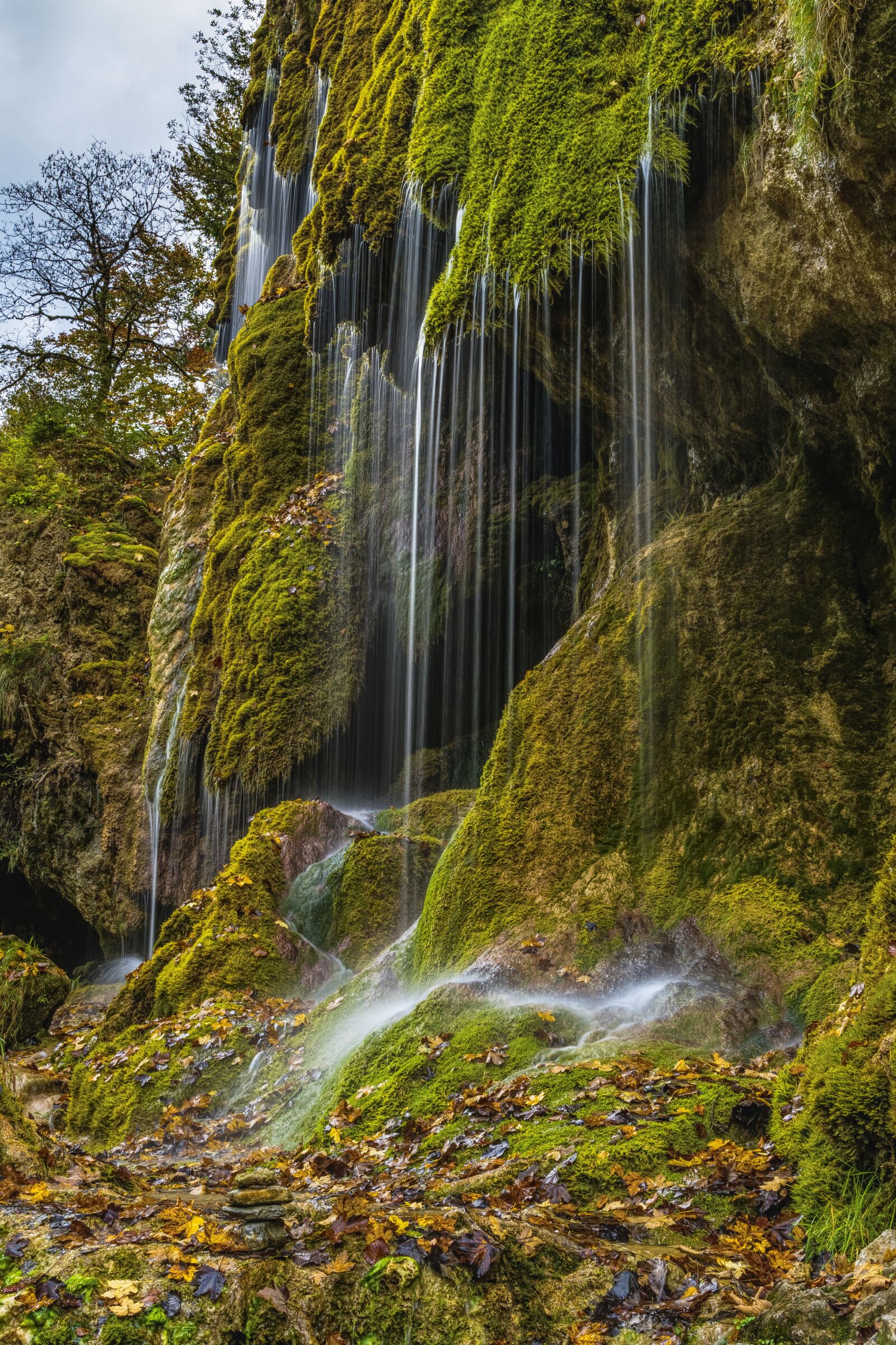 Sony a6300 + Sigma 30mm F2.8 EX DN sample photo. Veil cases, waterfall, autumn photography