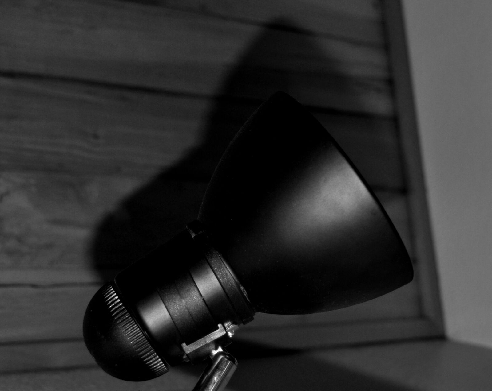 Nikon D5000 sample photo. Lamp, shadow, electricity photography