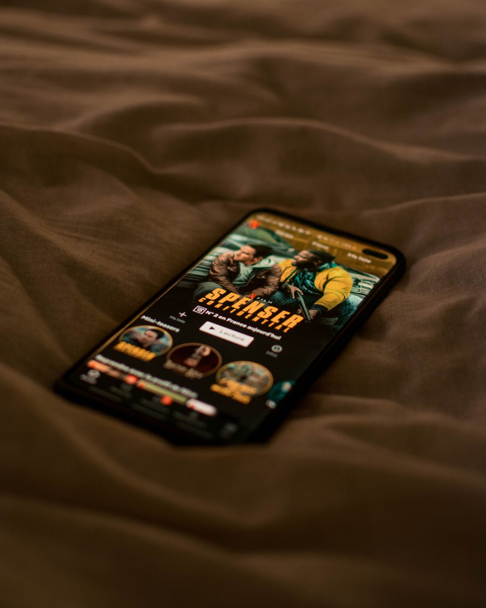 Nikon D5300 sample photo. Phone, netflix, celular photography