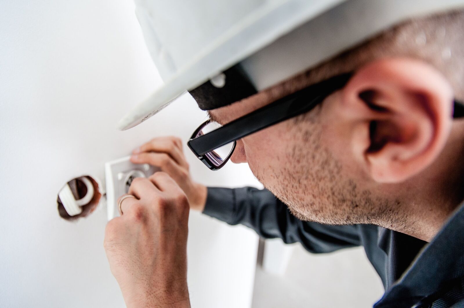 Nikon D700 sample photo. Electricity, worker, man, person photography