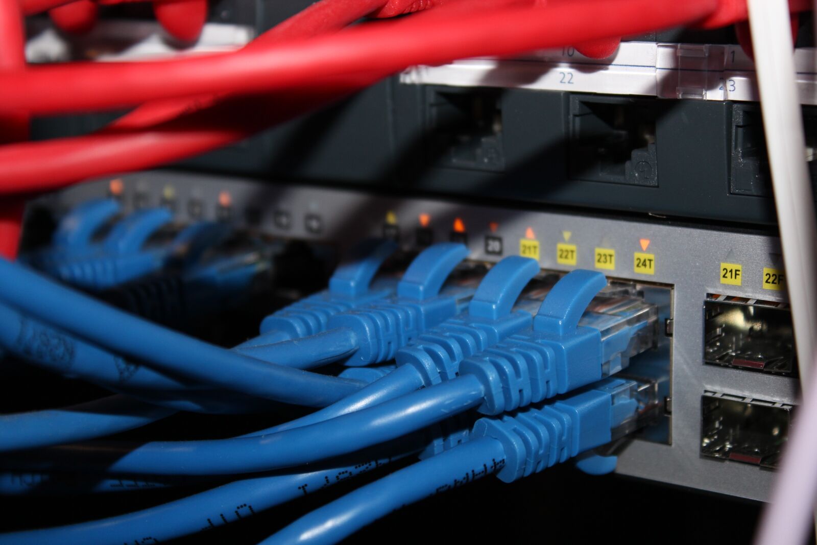 Canon EOS 600D (Rebel EOS T3i / EOS Kiss X5) sample photo. Patch panel, cat 6 photography