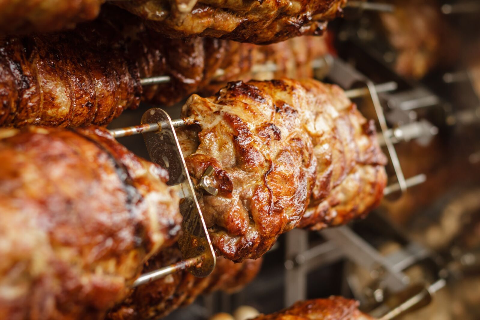 Canon EOS 7D + Canon EF 50mm F1.8 II sample photo. Spit roast, grill, turn photography