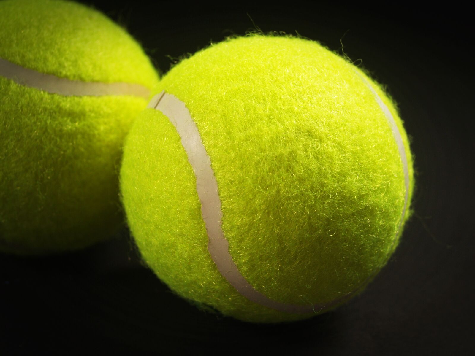 Olympus E-300 (EVOLT E-300) sample photo. Action, athlete, background, balls photography