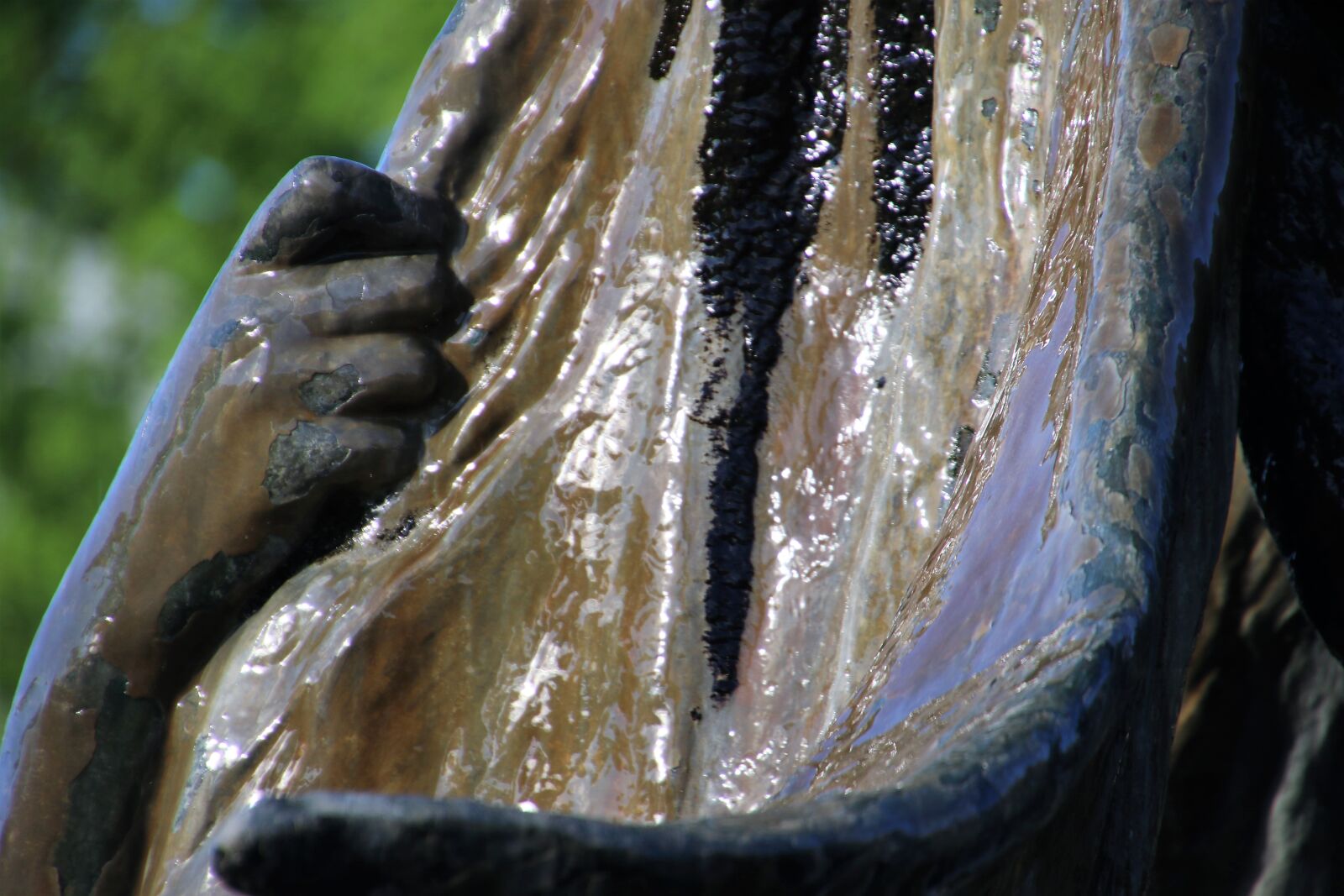 Canon EOS 7D Mark II sample photo. Catch, dragon, fountain, hand photography