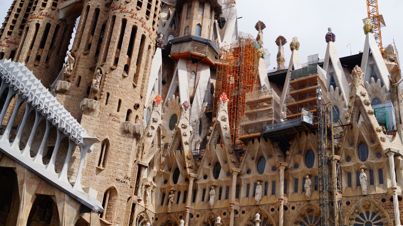 Sony DT 18-55mm F3.5-5.6 SAM II sample photo. Spain, barcelona, fragment photography