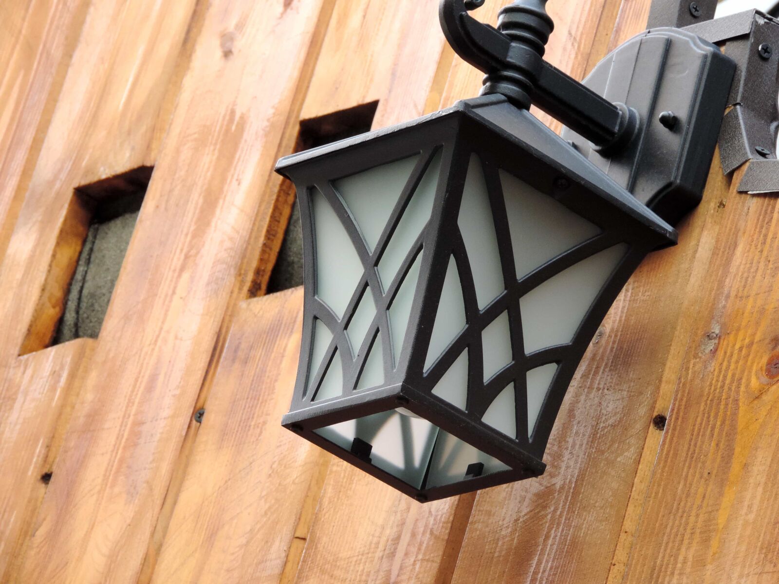 Nikon Coolpix P520 sample photo. Cast iron, lantern, wood photography