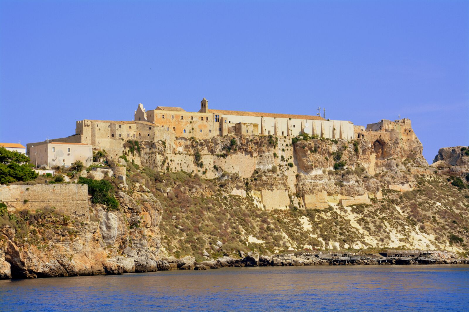 Nikon D7100 sample photo. Castle, cliff, rock photography