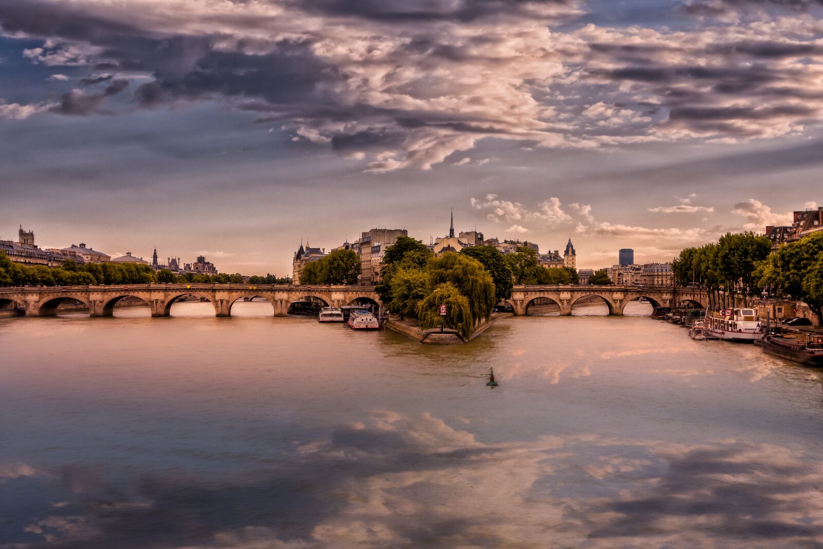 Canon EOS 60D + Canon EF-S 10-22mm F3.5-4.5 USM sample photo. Paris, body of water photography