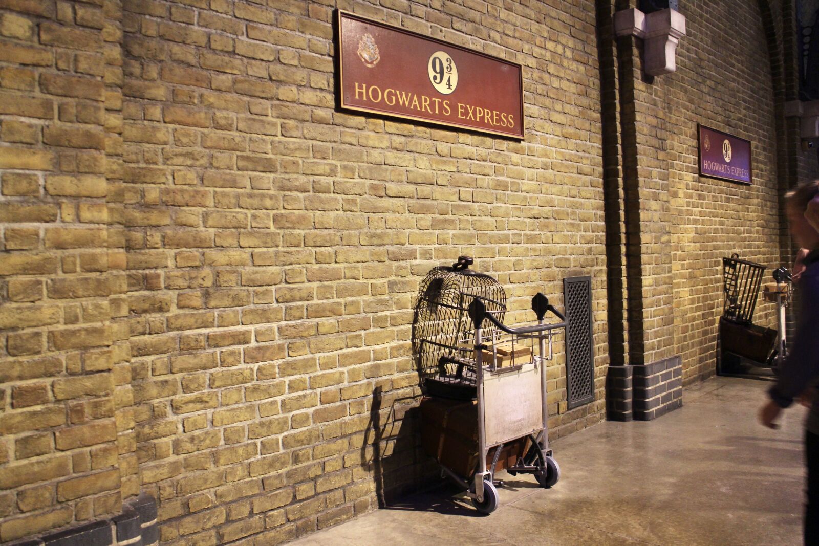 Canon EOS M2 + Canon EF-M 18-55mm F3.5-5.6 IS STM sample photo. Harry potter, wizards, hogwarts photography