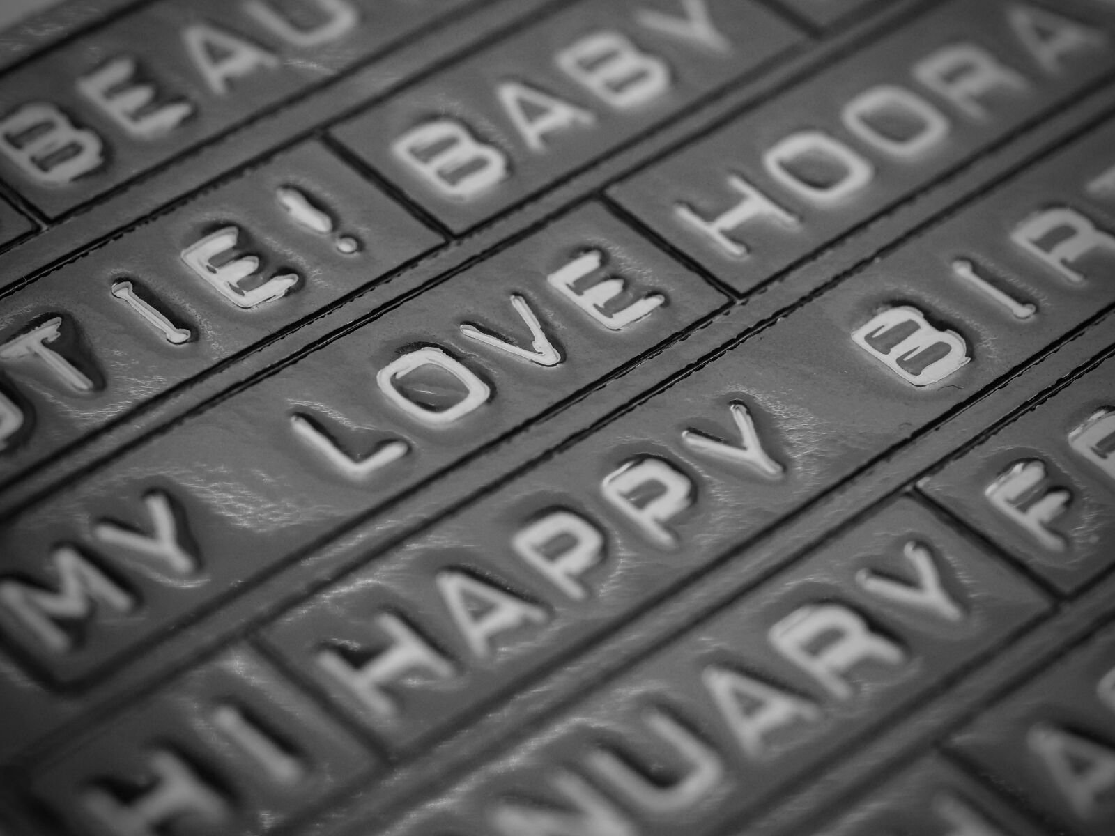 Olympus M.Zuiko Digital ED 60mm F2.8 Macro sample photo. Desktop, love, romance photography