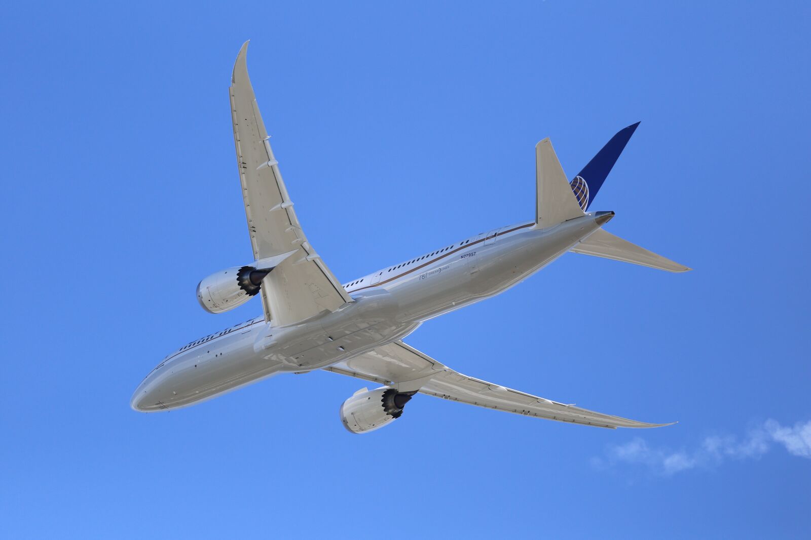 Canon EOS 6D + Canon EF 70-200mm F4L USM sample photo. Boeing, 787, aircraft photography