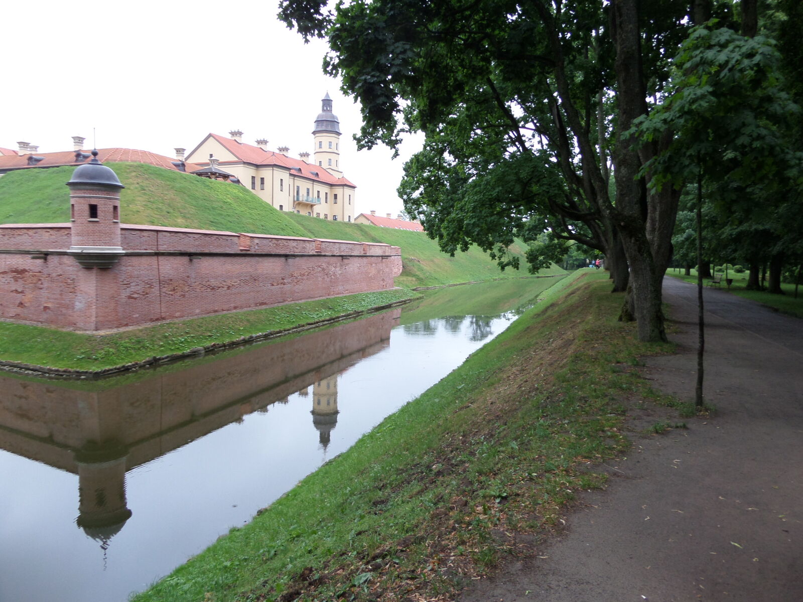 Samsung WB200F/WB201F/WB202F sample photo. Nesvizhcastle, belarus photography