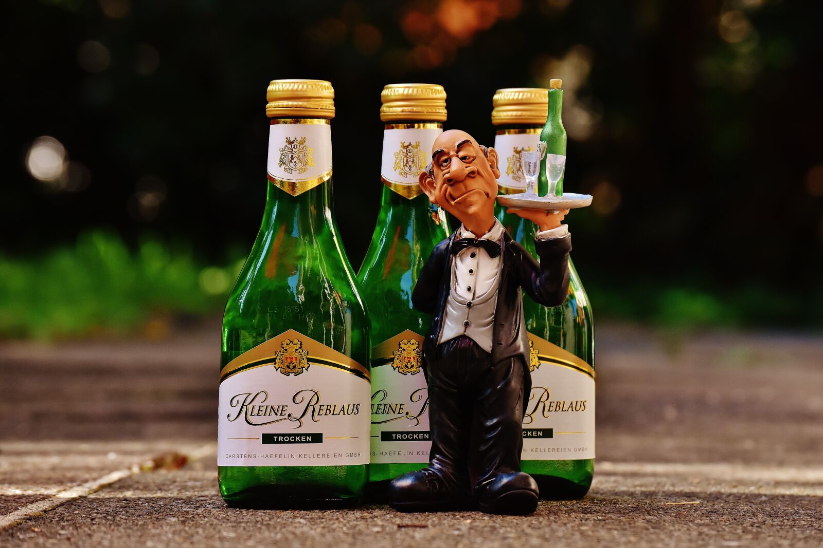 Nikon D7200 sample photo. Waiter, wine, serve photography