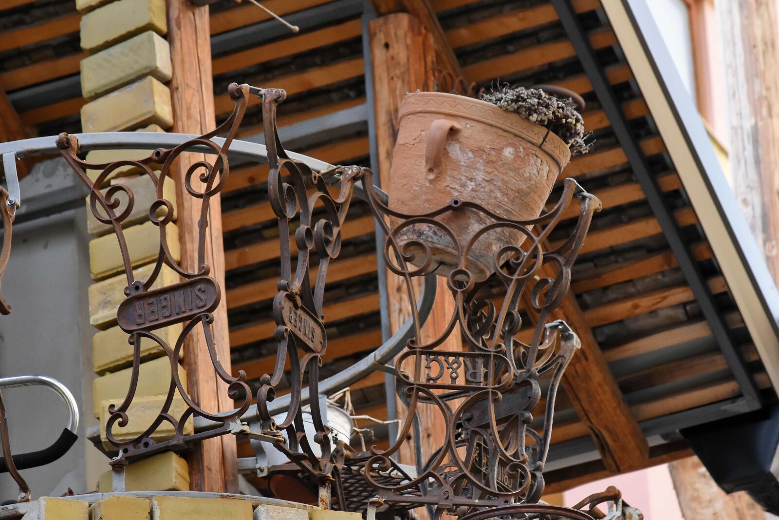 Nikon D5500 sample photo. Balcony, flowerpot, handmade, old photography