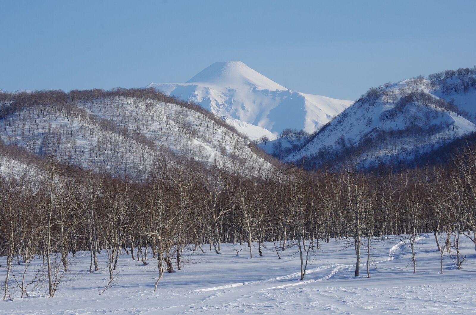 Pentax K-5 sample photo. The volcano avachinsky, kamchatka photography