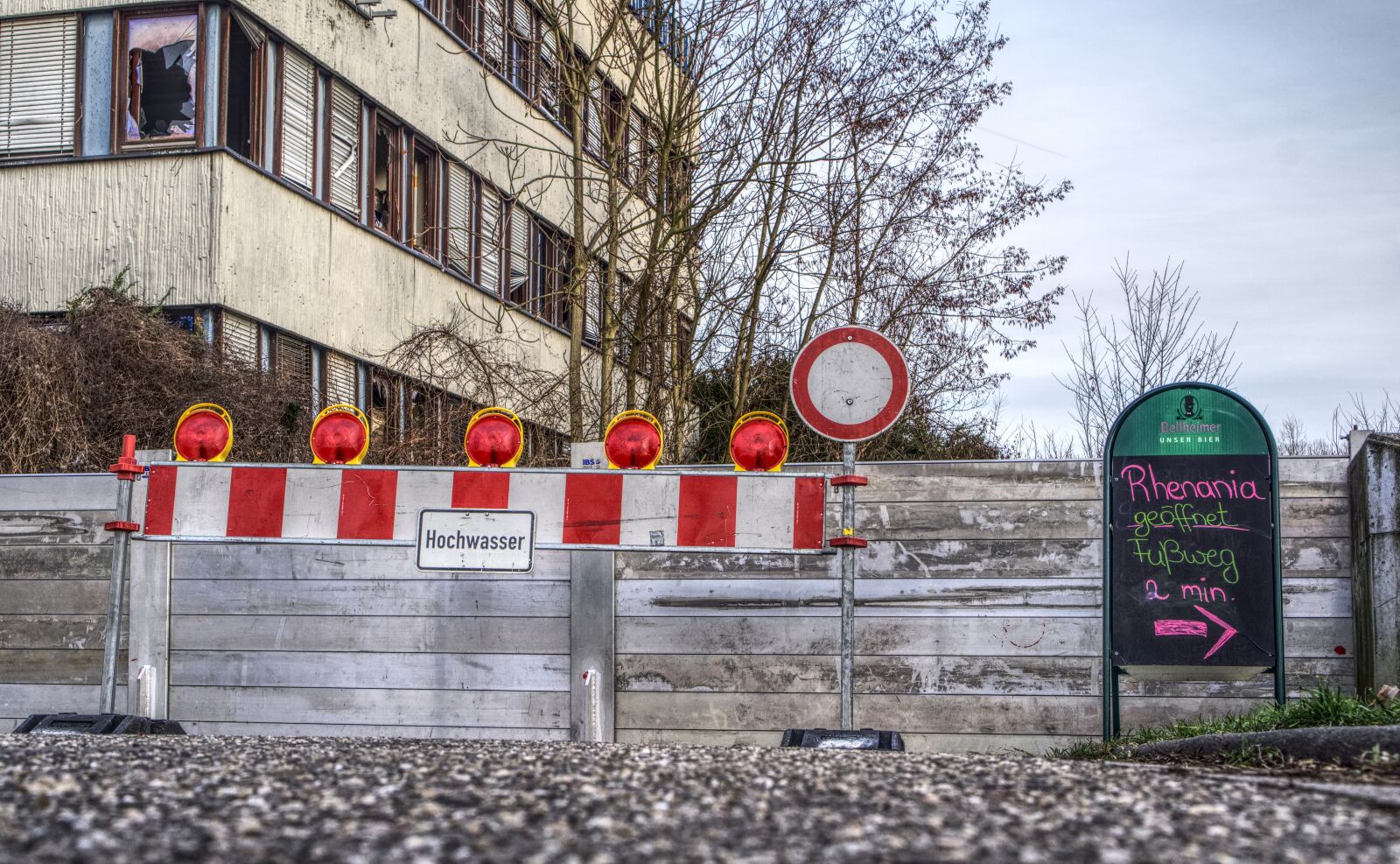 Sony a6000 + Sony E 35mm F1.8 OSS sample photo. Sheet piling, flood protection photography