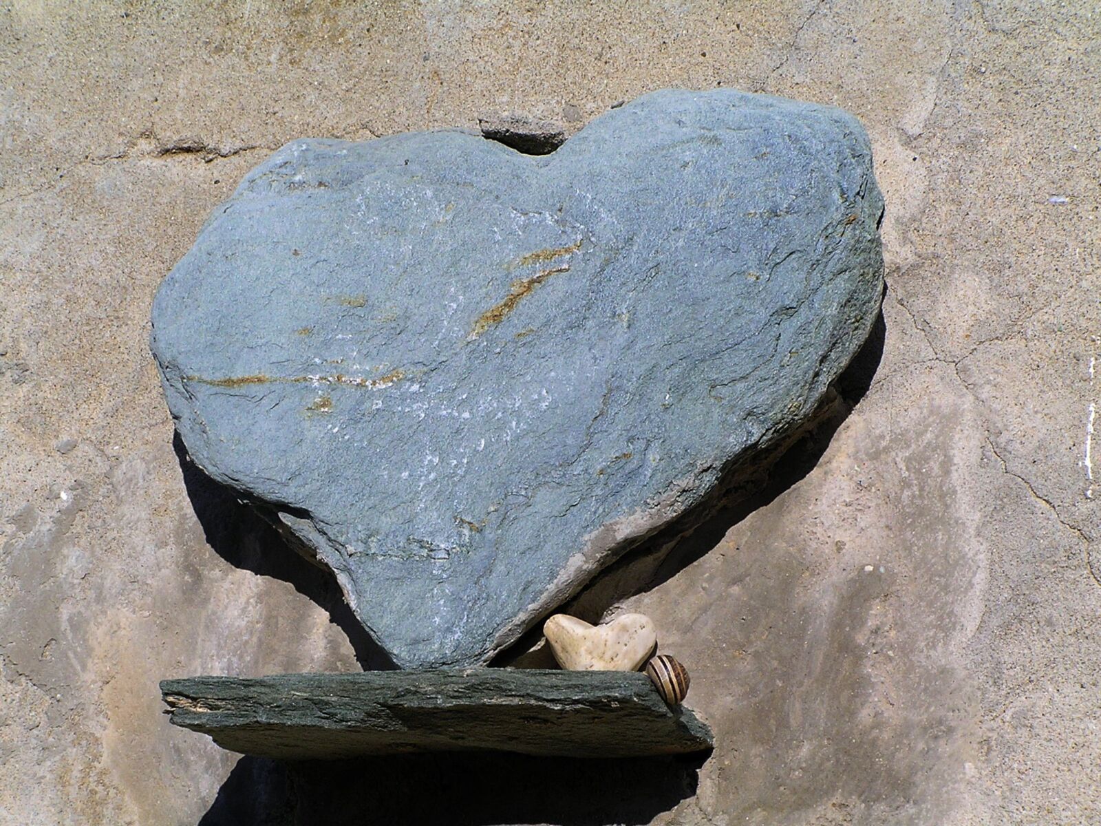 Olympus C760UZ sample photo. Heart, stone, love photography