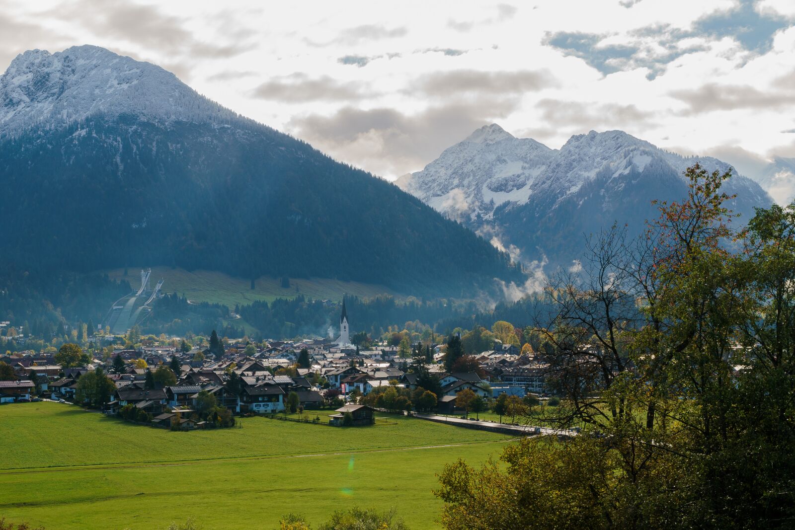 Sony a6000 + Sony E PZ 18-105mm F4 G OSS sample photo. Oberstdorf, clouds, mountains photography