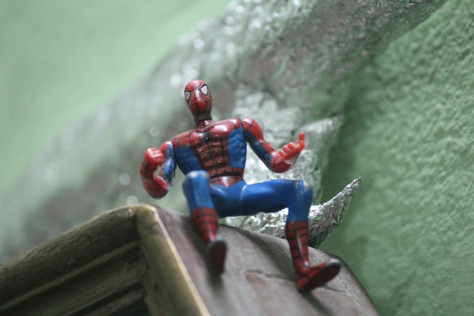 Canon EOS 1200D (EOS Rebel T5 / EOS Kiss X70 / EOS Hi) sample photo. Spiderman, marvel, toy photography