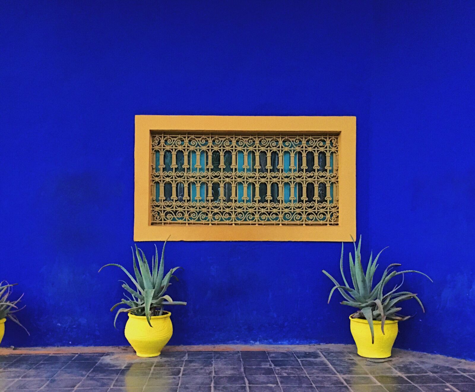 Apple iPhone 6s Plus sample photo. Architectural, design, majorelle, garden photography