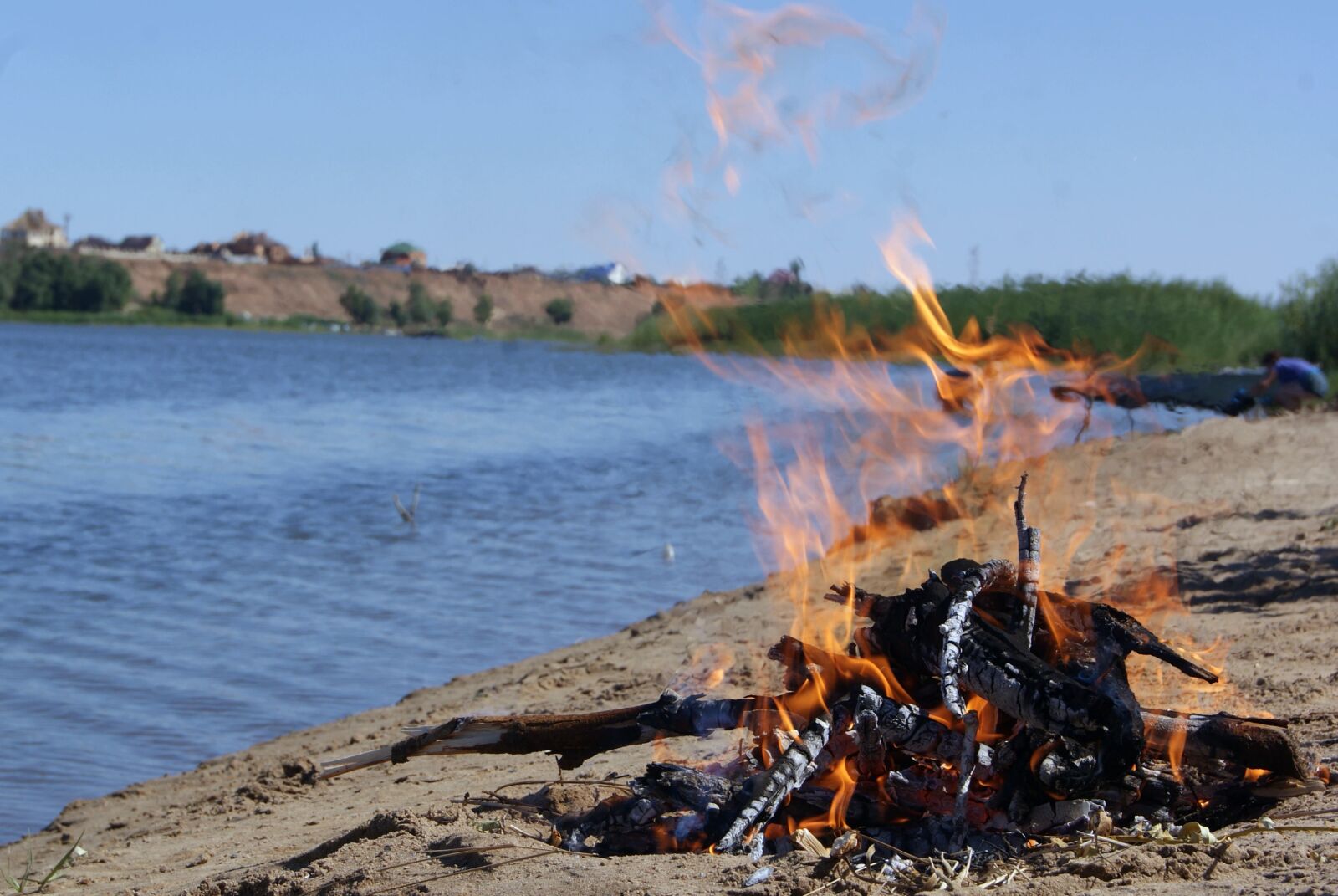 Sony Alpha DSLR-A230 sample photo. Bonfire, flame, fire photography