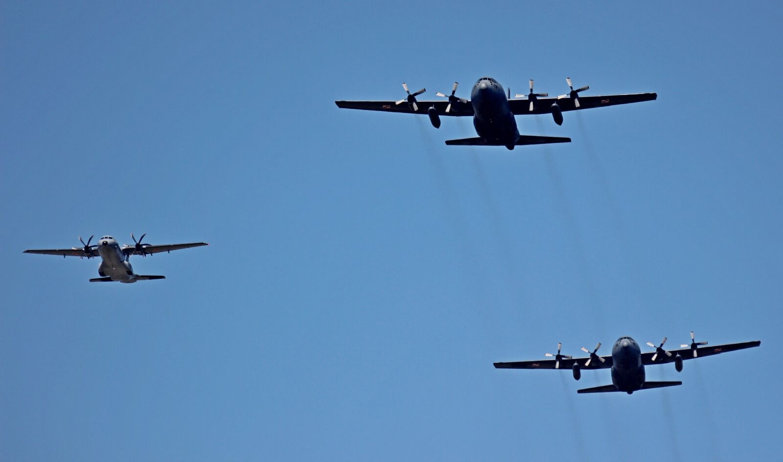 Canon EOS 600D (Rebel EOS T3i / EOS Kiss X5) sample photo. Airshow, the army, the photography