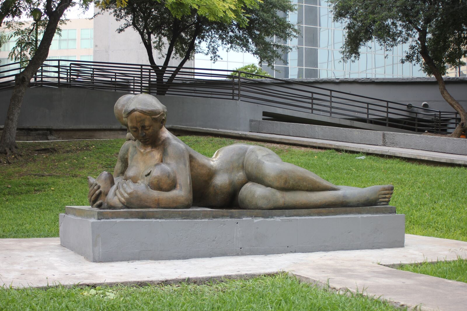 Canon EOS 550D (EOS Rebel T2i / EOS Kiss X4) sample photo. Sculpture, park, statue photography