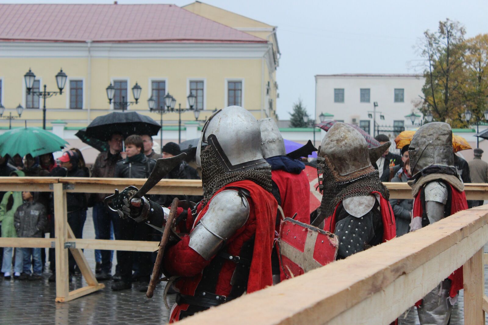 Canon EOS 600D (Rebel EOS T3i / EOS Kiss X5) sample photo. Fighting, weapons, history photography