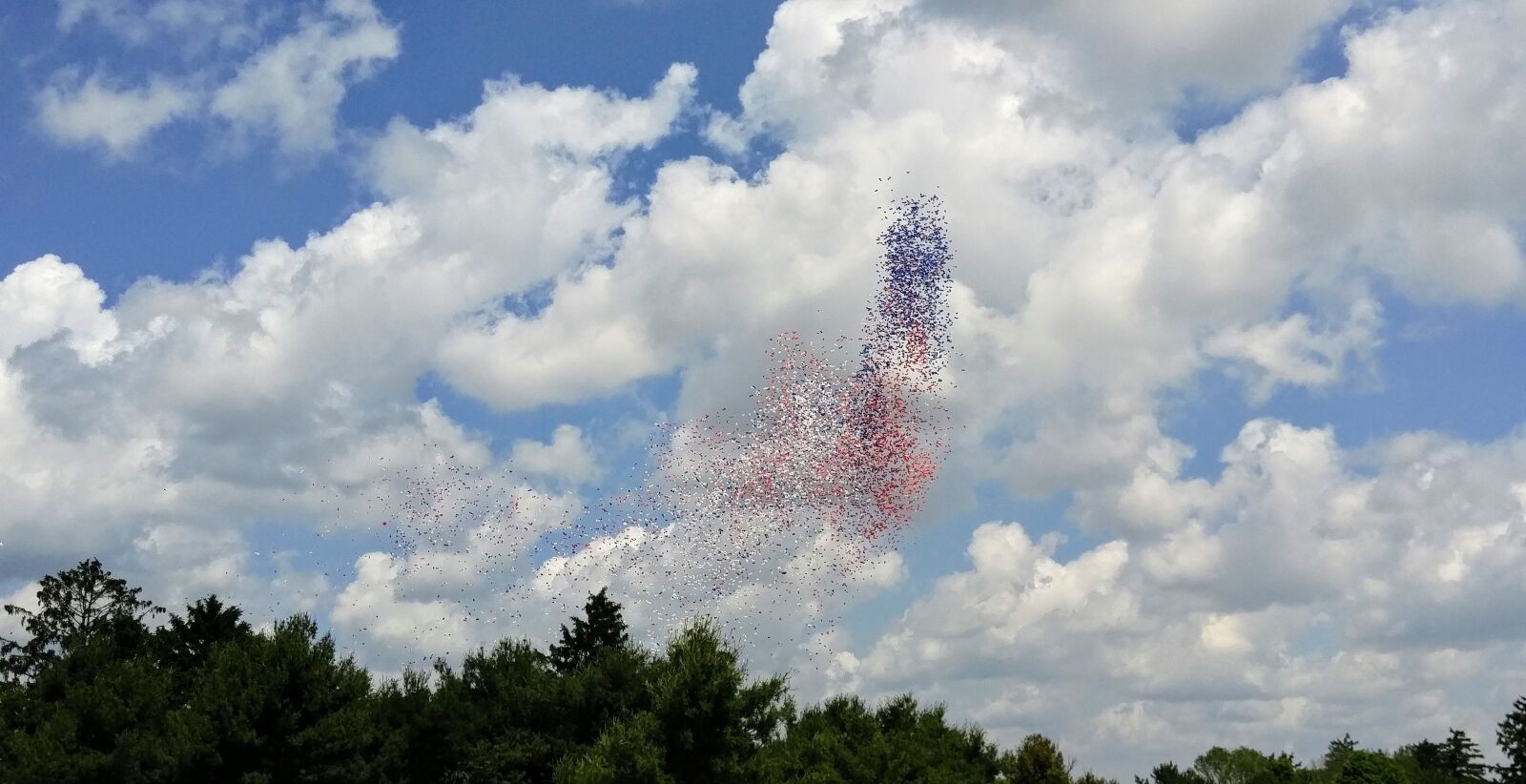 LG G4 sample photo. Clouds, balloons, summer photography